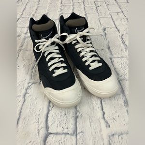 Nike mens’ drop type Navy sz. 9.5. High top w/ soft outer and rounded toe.